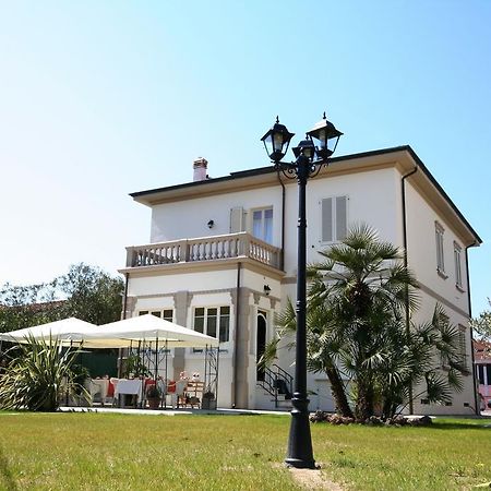 Hotel Torre Dell'Arte Torre del Lago Puccini Exterior foto